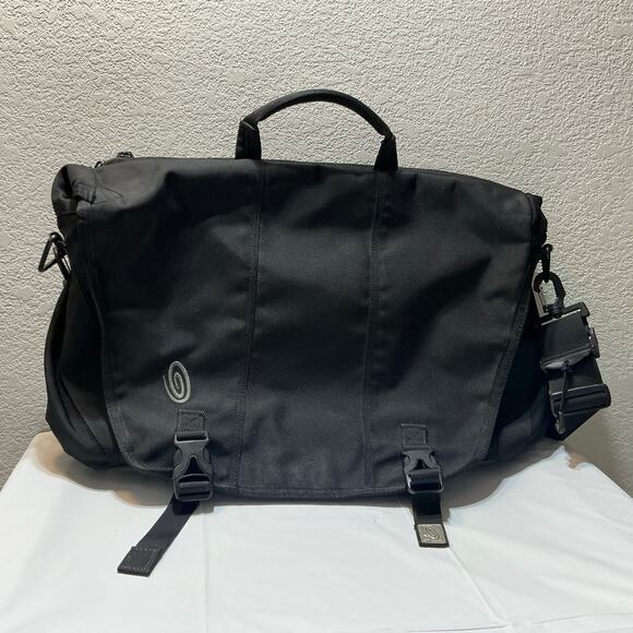 Timbuk2 Other - Timbuk2 Classic Messenger Bag Large Black